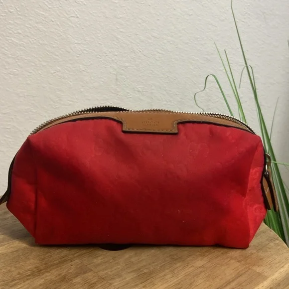 Gucci Toiletrey bag for Men and Women